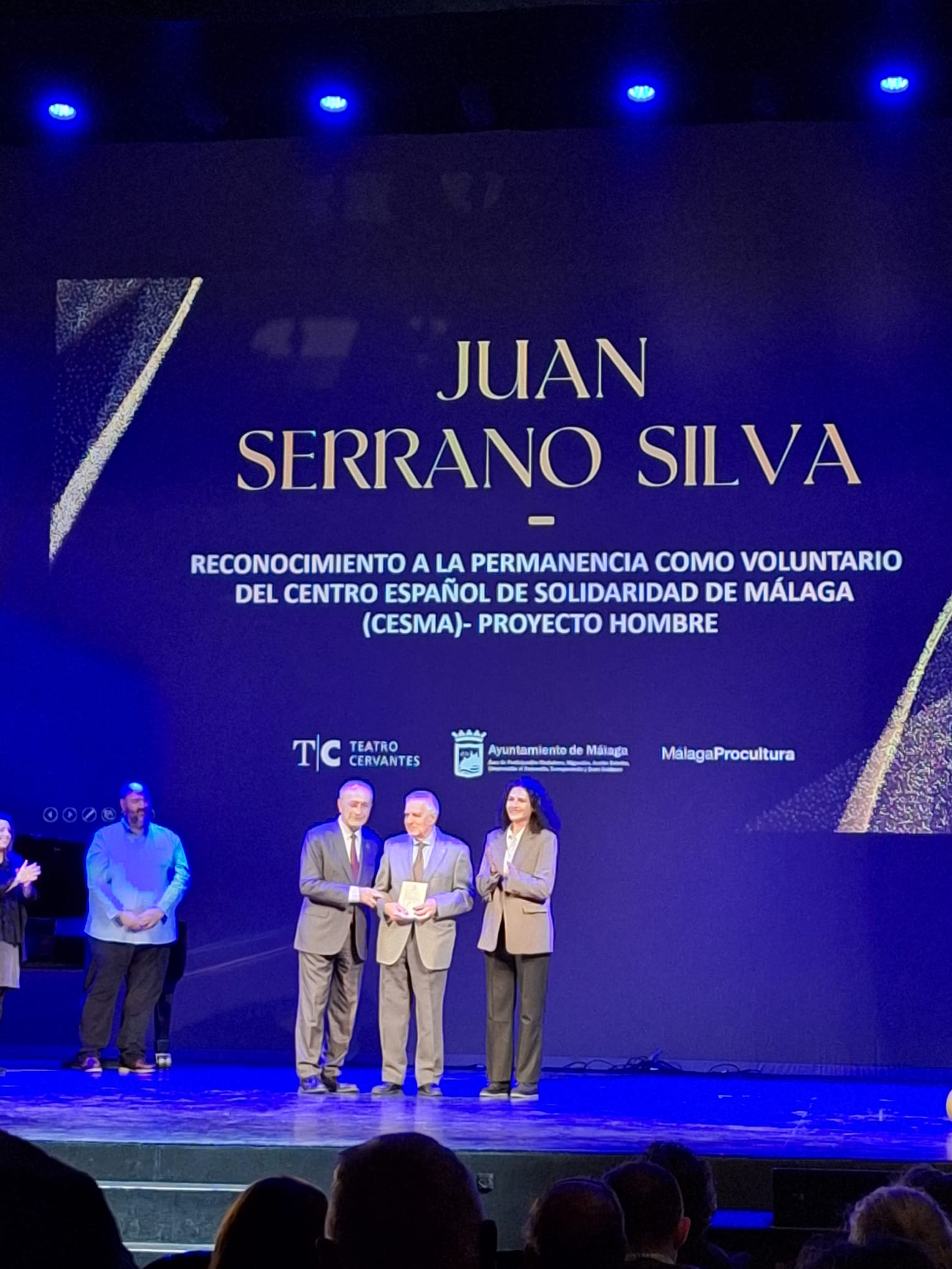 juan serrano silva recibe premio xix málaga voluntaria